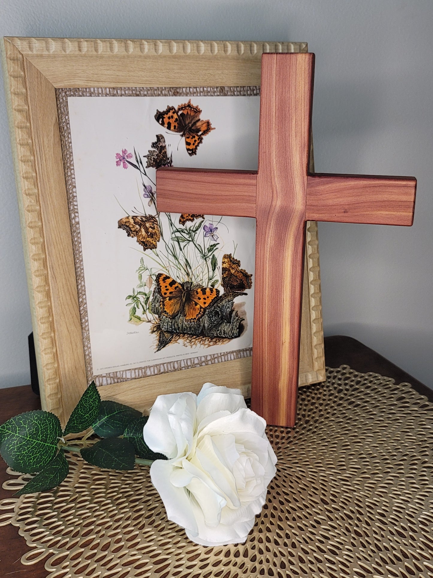 Medium Cedar Cross 12 in x 9 in