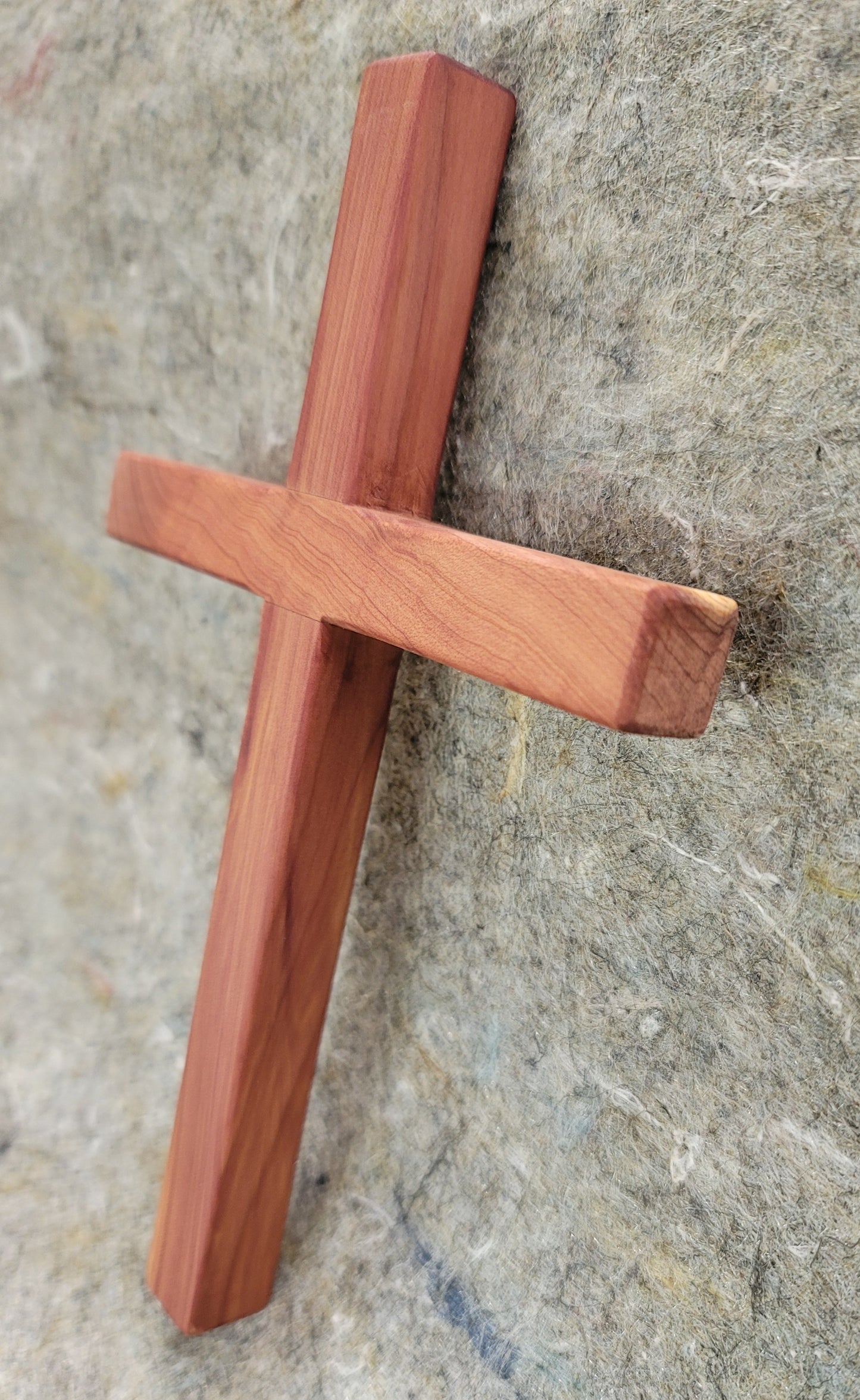 Small Cedar Cross 6 in x 9 in