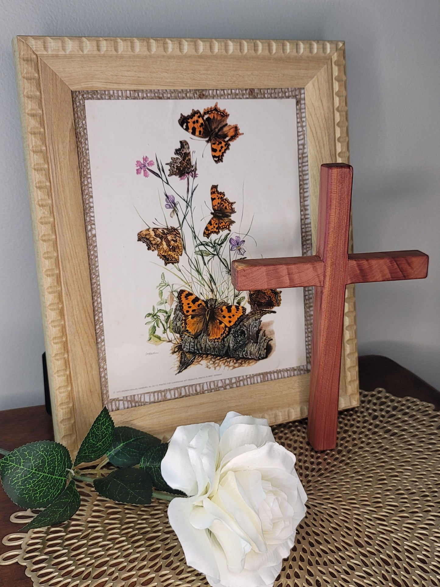Small Cedar Cross 6 in x 9 in