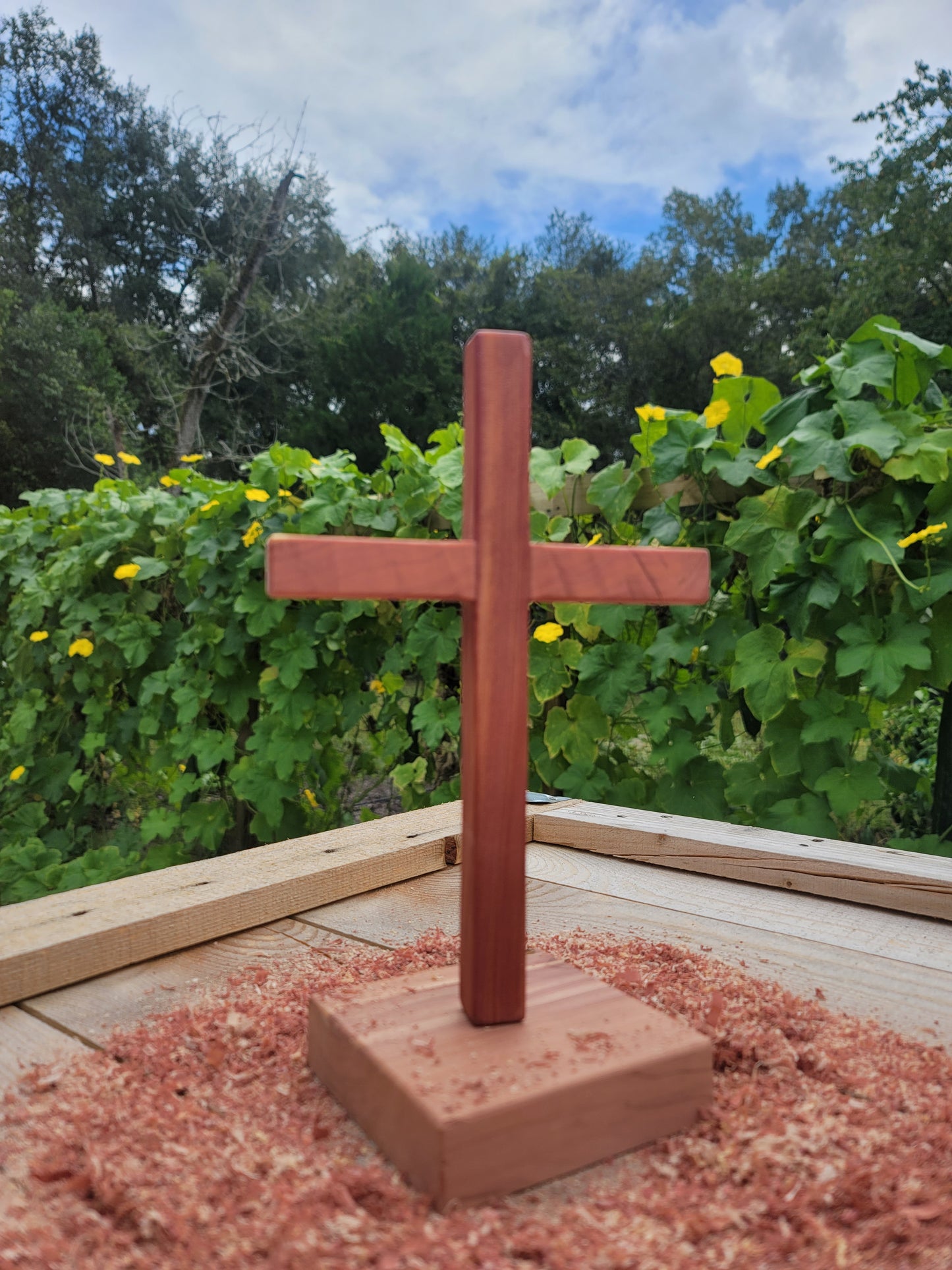 Small Cedar Cross 6 in x 9 in