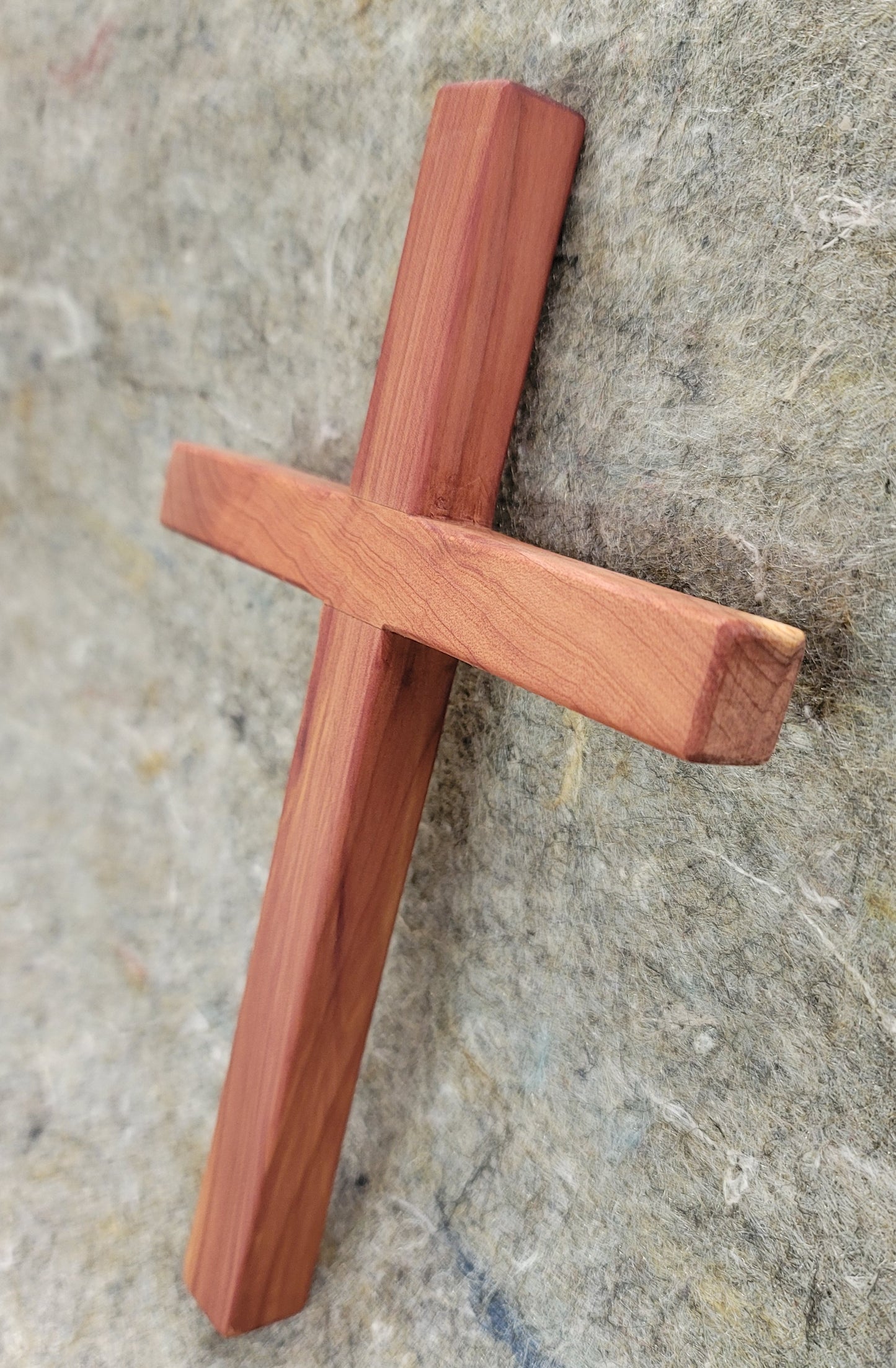 Small Cedar Cross 6 in x 9 in