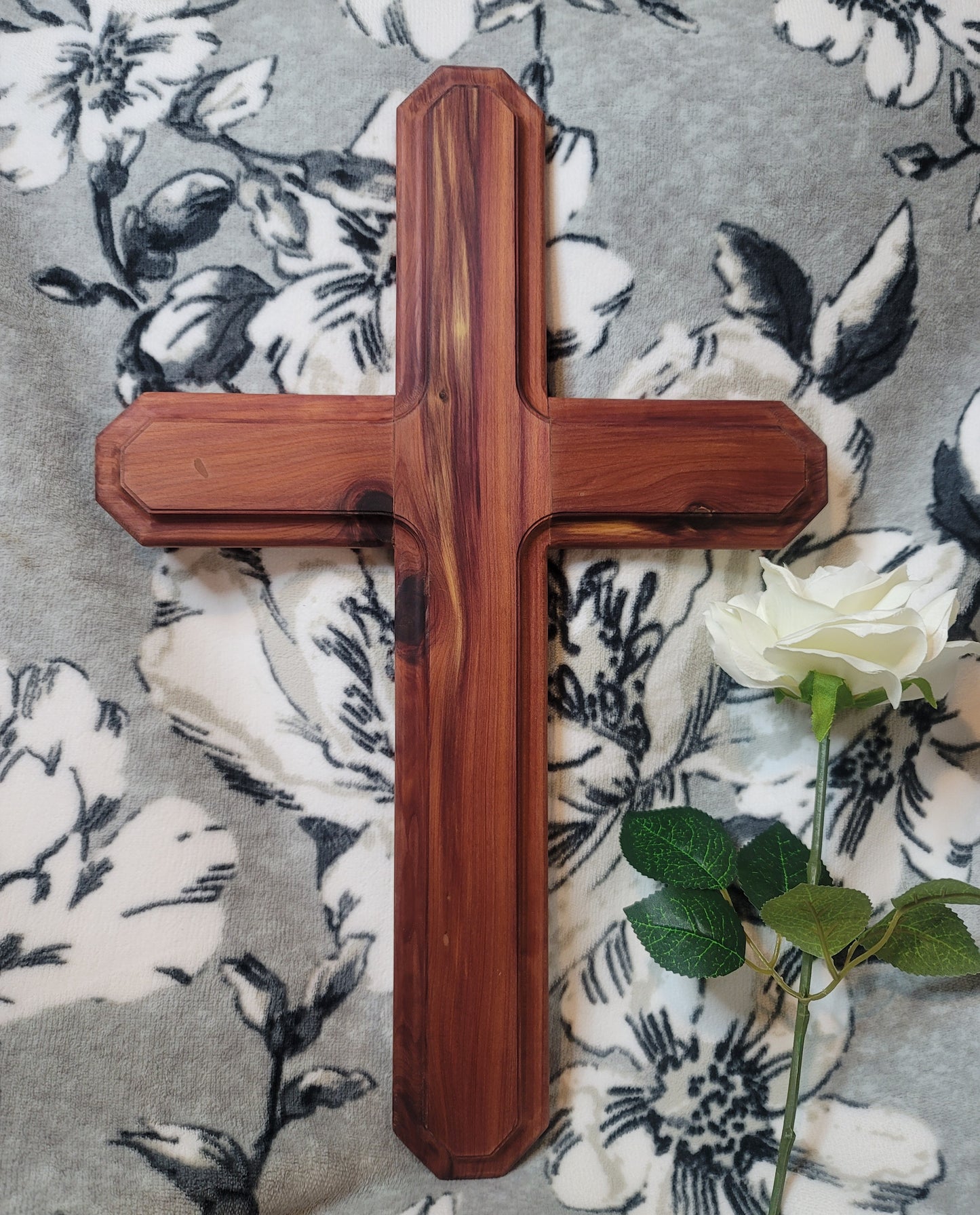 Medium Cedar Cross round edges. 12 inch x 18 inch.
