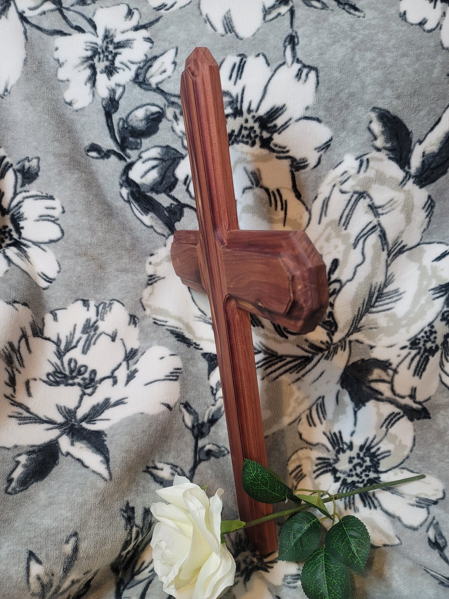 Medium Cedar Cross round edges. 12 inch x 18 inch.